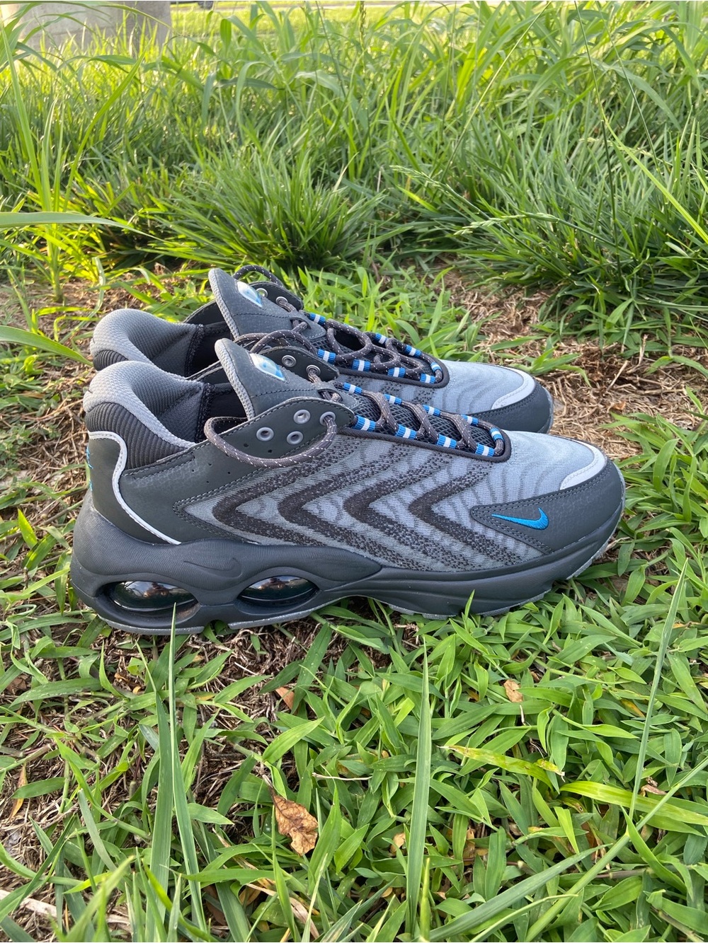 Nike Men’s Athletic Shoes in Gray and Blue Teal Accents